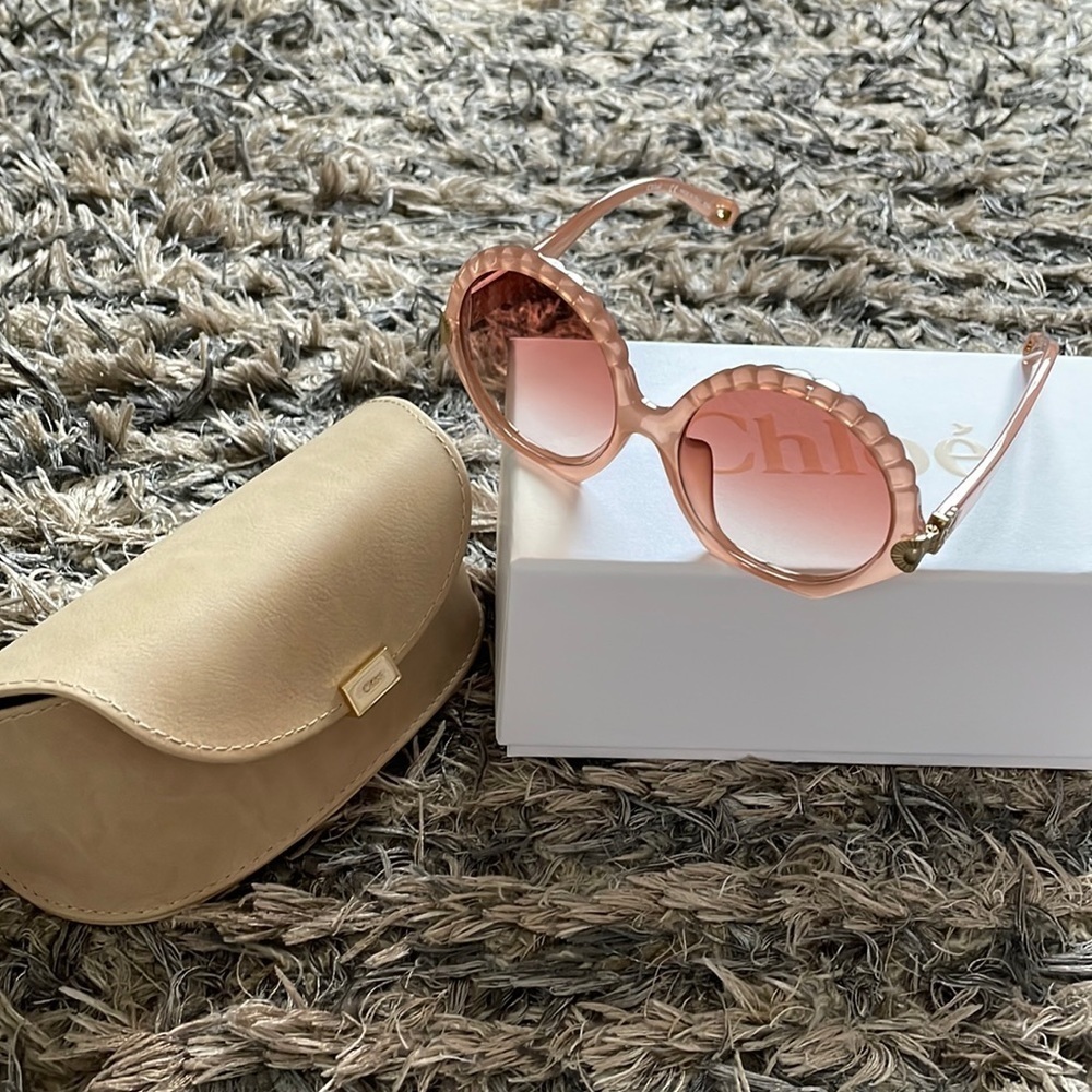 New Chloe Pink Round Lens Sunglasses in original case and box